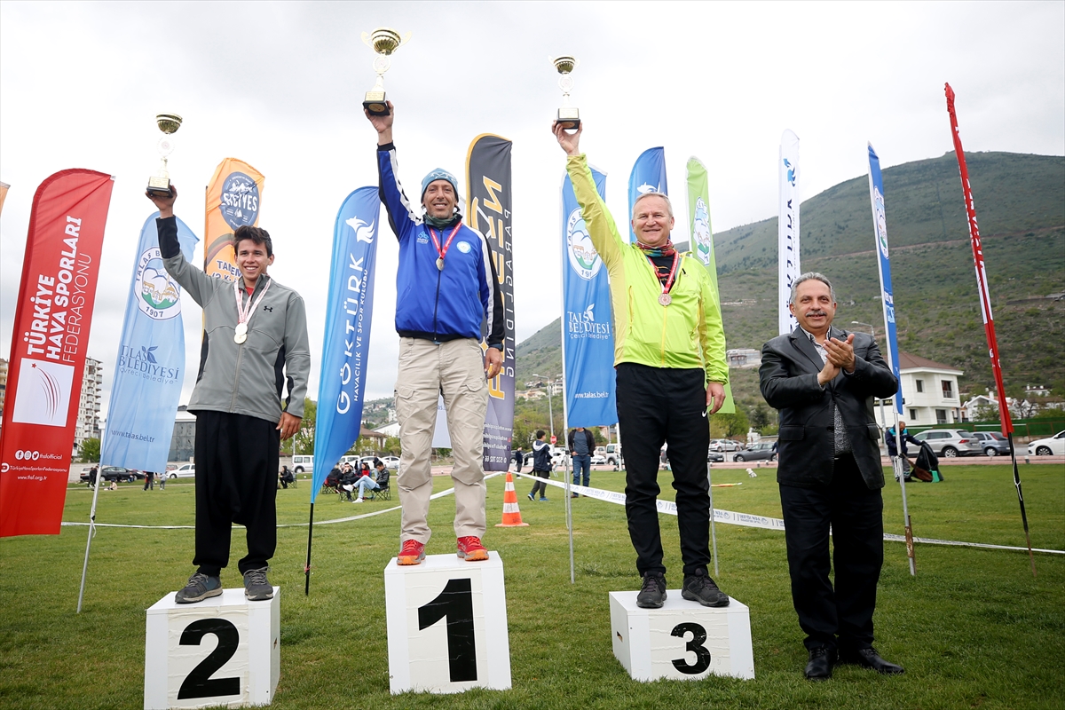 Türkiye Yamaç Paraşütü Hedef Şampiyonası 1. etabı Kayseri'de yapıldı