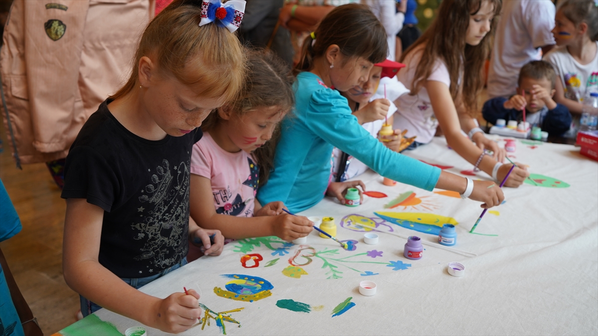 Ukraynalı savaş mağduru çocuklar Antalya'daki etkinliklerde eğlendi