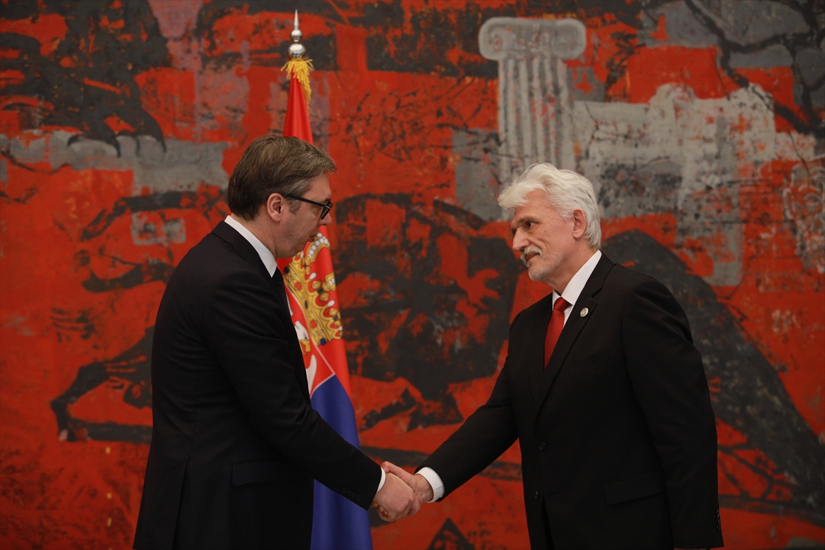 Ukrayna'nın Belgrad Büyükelçisi, Sırbistan Cumhurbaşkanı Vucic’e güven mektubunu sundu