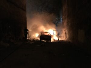 UŞAK (AA) – Uşak'ta bir otomobilin park halindeyken kimliği belirsiz