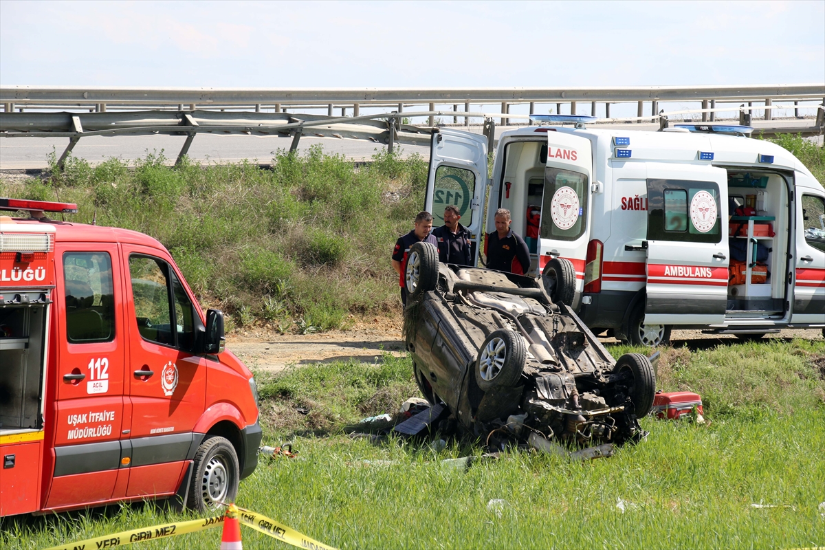 Uşak'ta tarlaya devrilen otomobildeki 1 kişi öldü, 1 kişi yaralandı