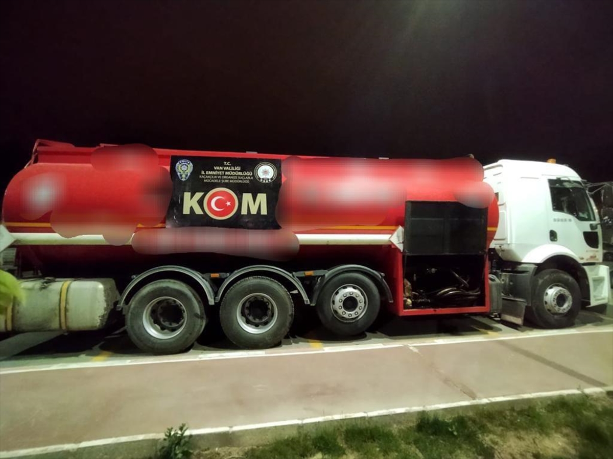 Van'da 14 ton 400 litre gümrük kaçağı akaryakıt ele geçirildi