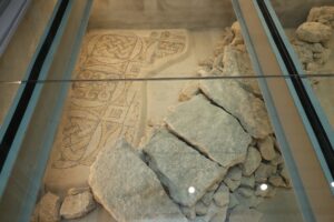 İSTANBUL (AA) – Zeytinburnu'ndaki Kazlıçeşme Sanat Binası zemininde bulunan Geç