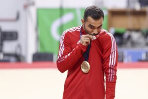 - Milli cimnastikçi Ferhat Arıcan, paralel bar finalinde altın madalya