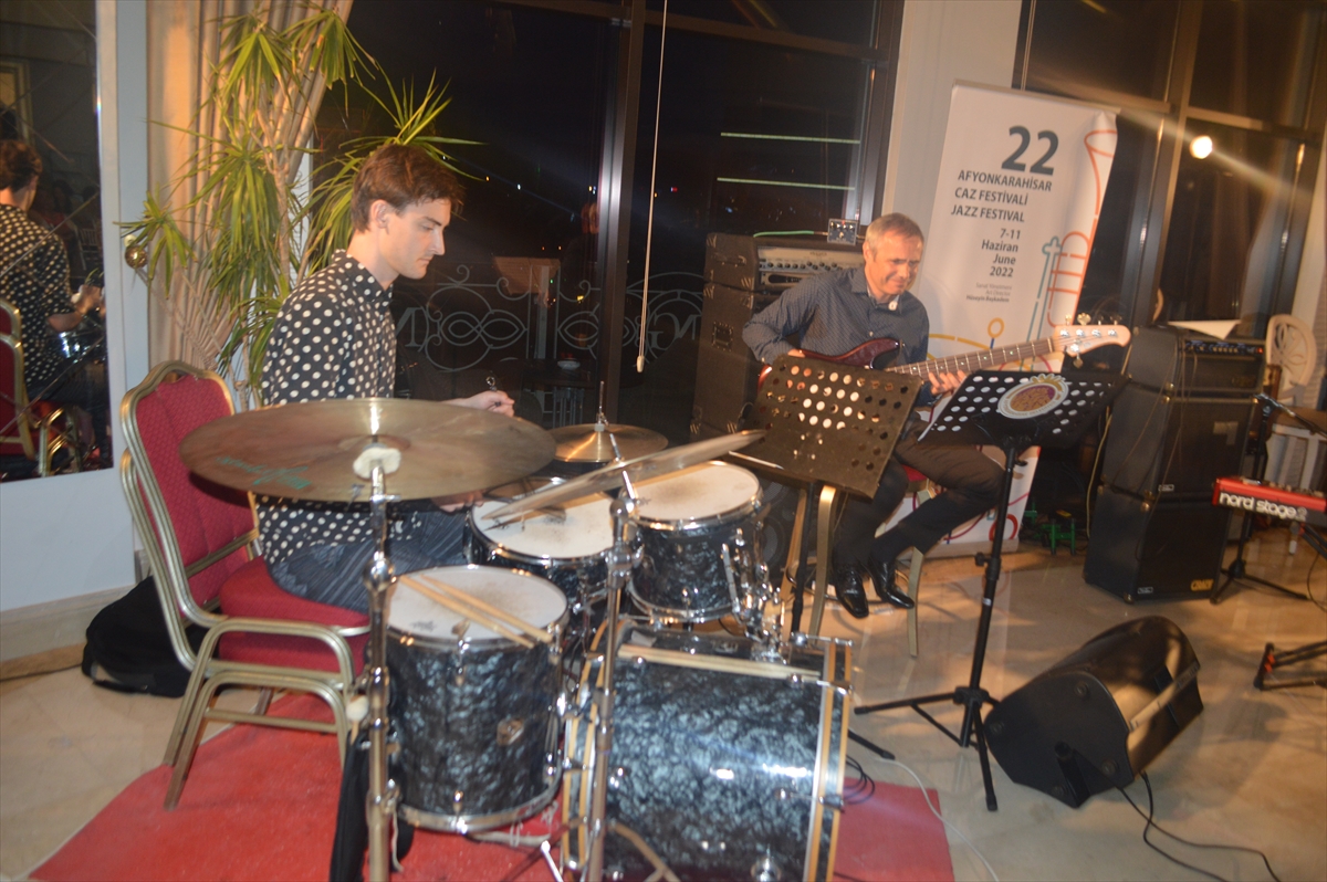 AFYONKARAHİSAR (AA) – Genel Sanat Yönetmenliğini Hüseyin Başkadem'in yaptığı "22.