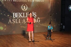 - Yarışmada "Bekleyiş" isimli eseri ile yönetmen Aslı Akdağ birinci