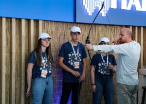 - Dünya Etnospor Konfederasyonu Başkanı Bilal Erdoğan, sanal gerçeklik gözlüğü