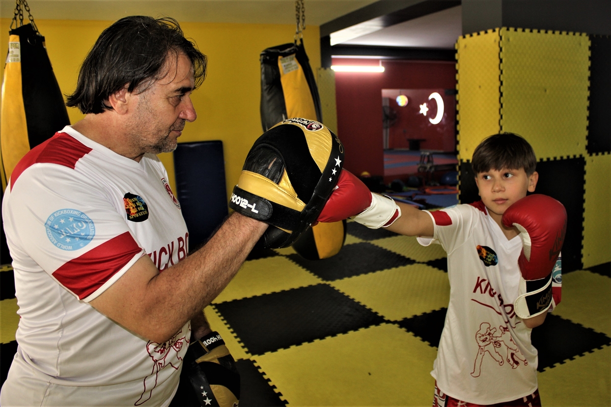 5 yaşında kick boksa başladı, 12'sinde dünya kupasında birinci oldu