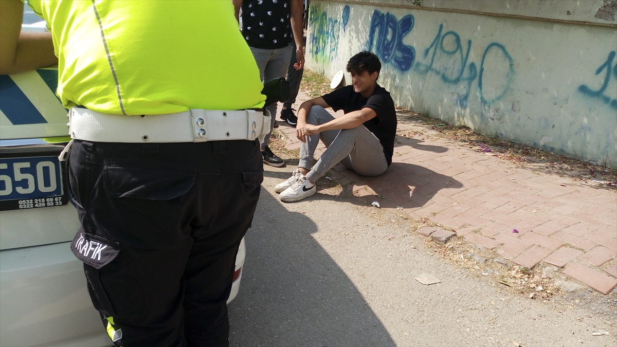 Adana'da 16 yaşındaki çocuk, kullandığı otomobille duvara çarpınca yakalandı