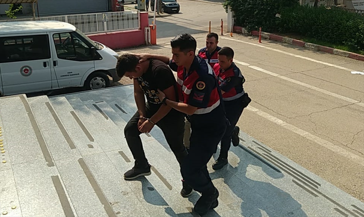 Adana'da iki hırsızlık şüphelisi mahalle sakinlerinin yardımıyla yakalandı