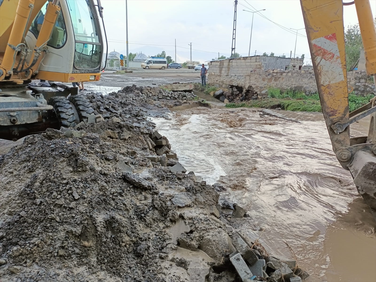 Ağrı'da 34 yapı sel sularından etkilendi