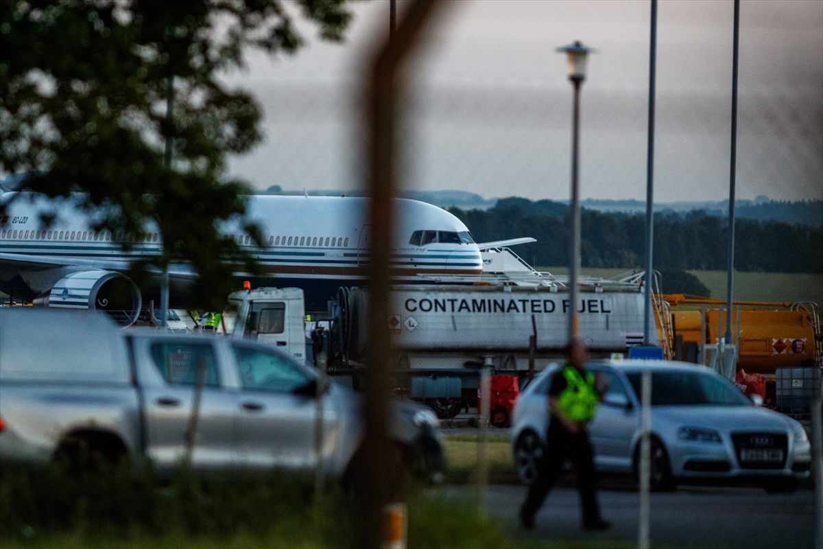 AİHM, İngiltere'nin sığınmacıları Ruanda'ya göndereceği uçuşu durdurdu