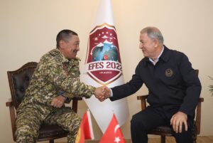 İZMİR (AA) – Milli Savunma Bakanı Hulusi Akar, Kırgızistan Savunma