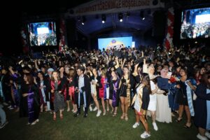 ANTALYA (AA) – Akdeniz Üniversitesinde 2021-2022 akademik yılı mezuniyet töreniyle