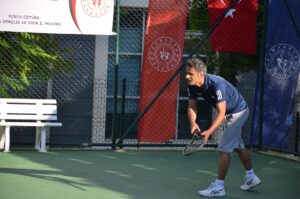 MANİSA (AA) – Manisa'nın Demirci ilçesinde düzenlenen Akıncılar Tenis Cup
