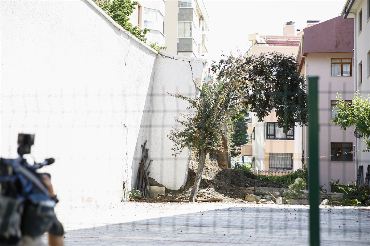 Ankara'daki sağanak sonrası çöken istinat duvarının çevresinde çalışmalar sürüyor