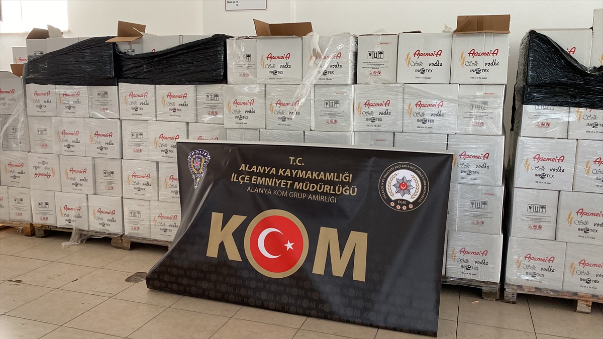 Antalya'da 5 bin 236 şişe kaçak içki ele geçirildi