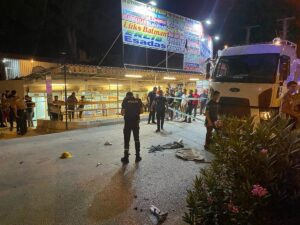 ANTALYA (AA) – Antalya'nın Muratpaşa ilçesinde otomobil ile motosikletin çarpışması