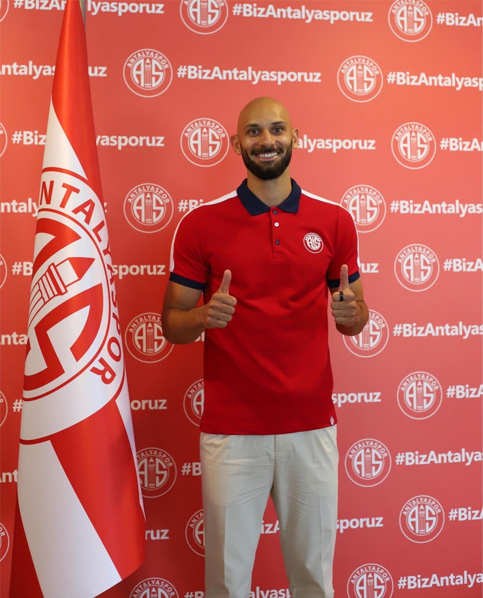 Antalyaspor, Ömer Toprak'ı 2 yıllığına kadrosuna kattı