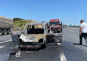 İSTANBUL (AA) – Kuzey Marmara Otoyolu'nda seyir halindeyken alev alan