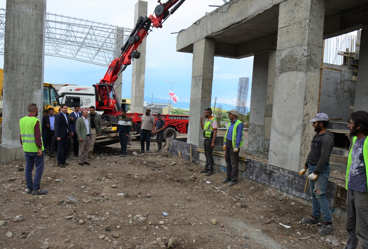 Ardahan Valisi Öner, Türkgözü Gümrük Kapısı'nda incelemelerde bulundu