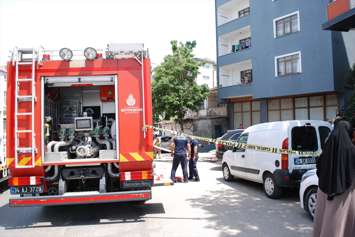 Ataşehir'de apartmanda çıkan yangın söndürüldü