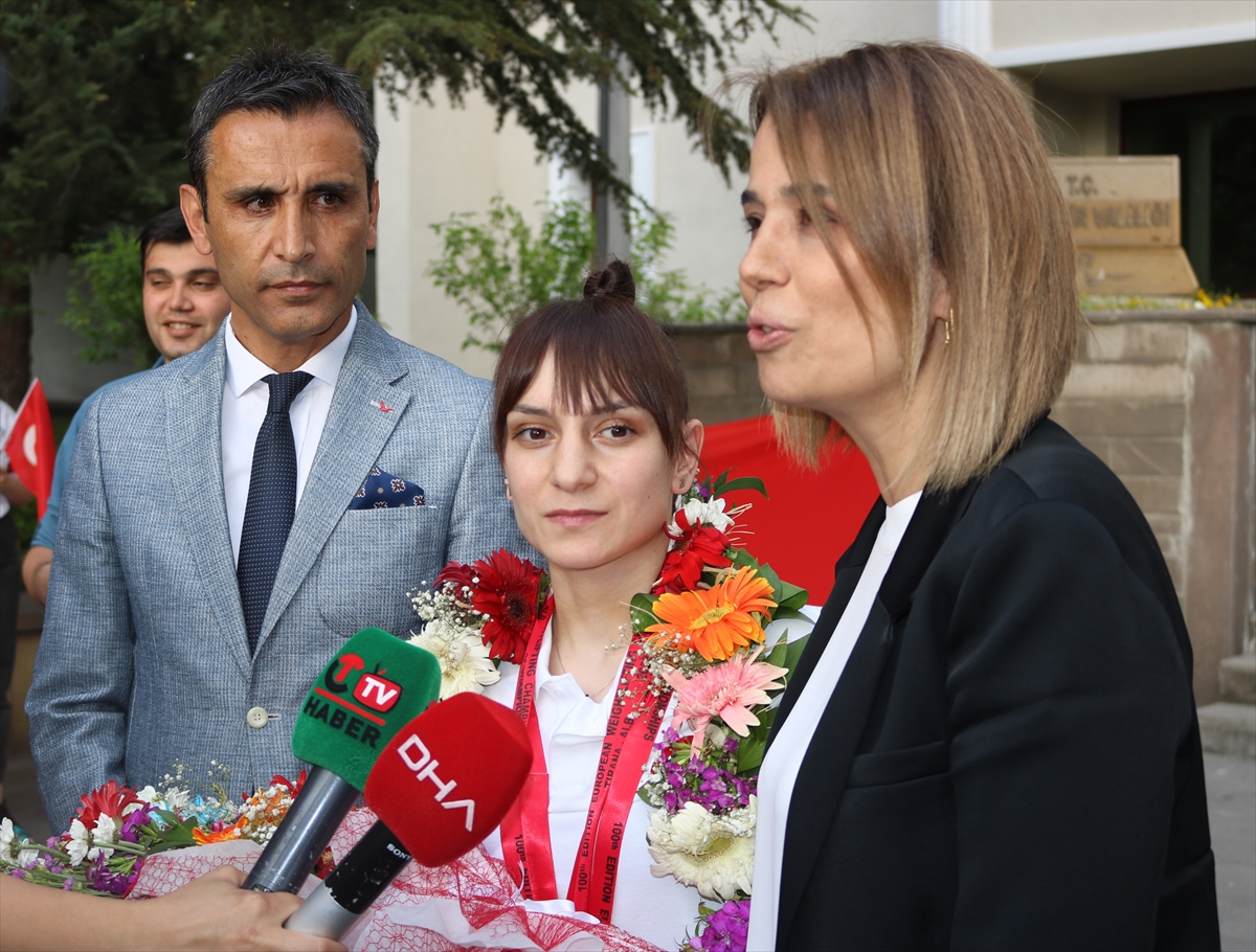 Avrupa şampiyonu milli halterci Şaziye Erdoğan, Nevşehir’de törenle karşılandı: