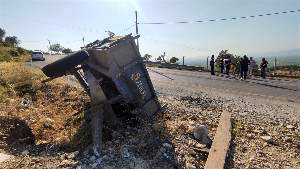 Aydın'da traktörün devrilmesi sonucu bir kişi öldü, bir kişi yaralandı