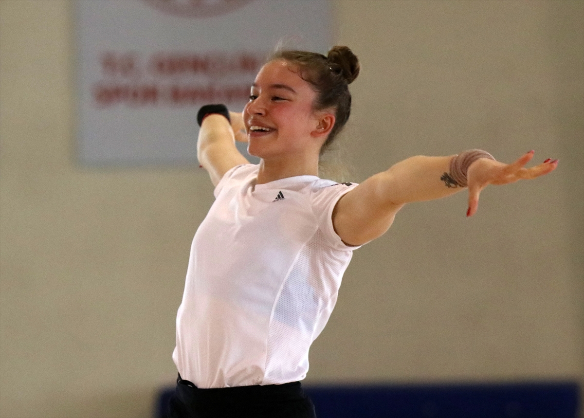 Ayşe Begüm, üst üste ikinci kez dünya şampiyonluğunu Türkiye'ye getirmek istiyor