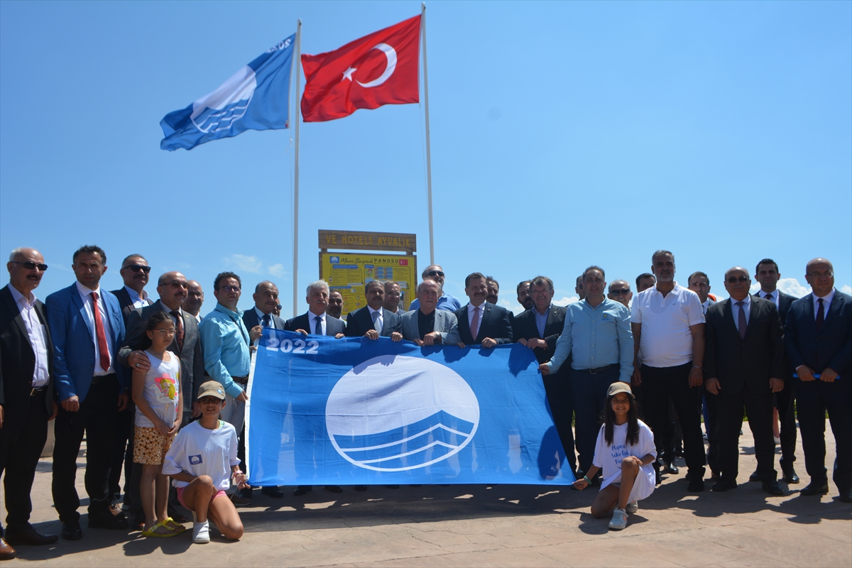 Ayvalık Vilayetler Evi Plajı'na mavi bayrak asıldı