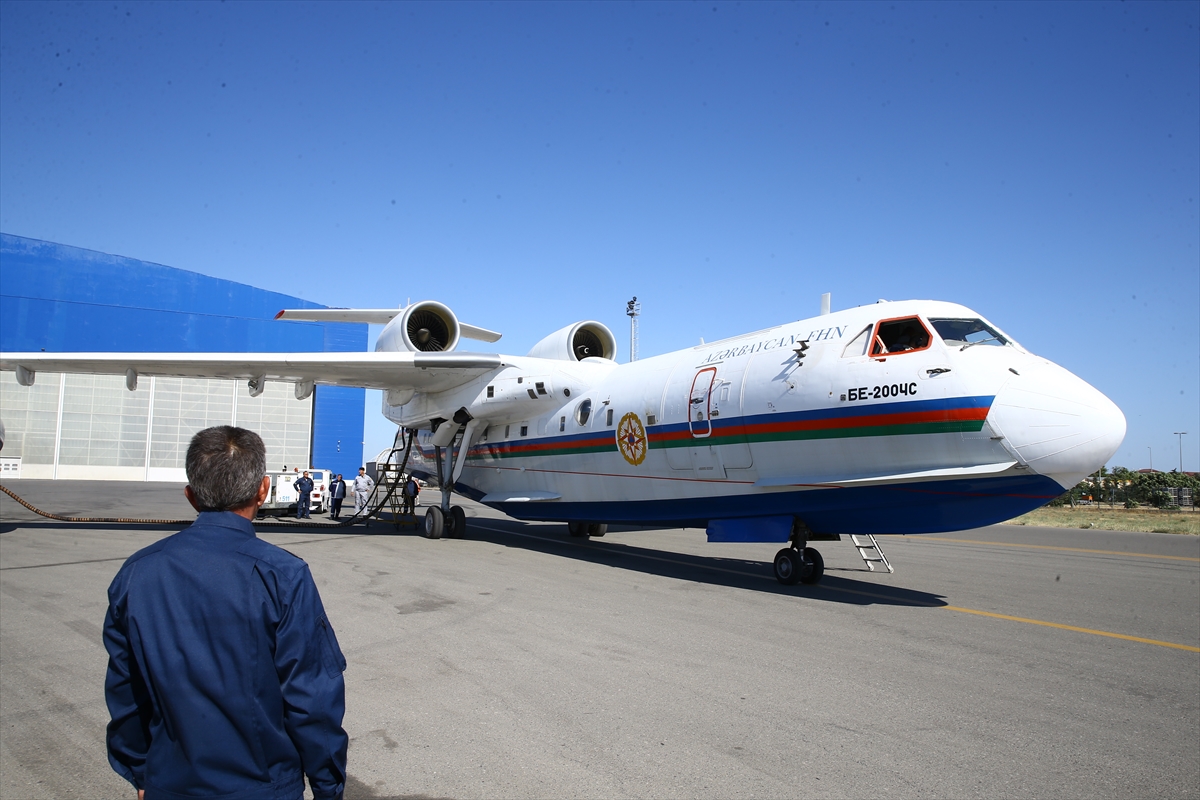 Azerbaycan orman yangınlarının söndürülmesine destek için Türkiye'ye amfibi uçak gönderdi