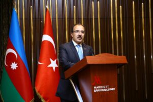 BAKÜ (AA) – Azerbaycan'da eğitim gören Türk öğrenciler, temsili mezuniyet