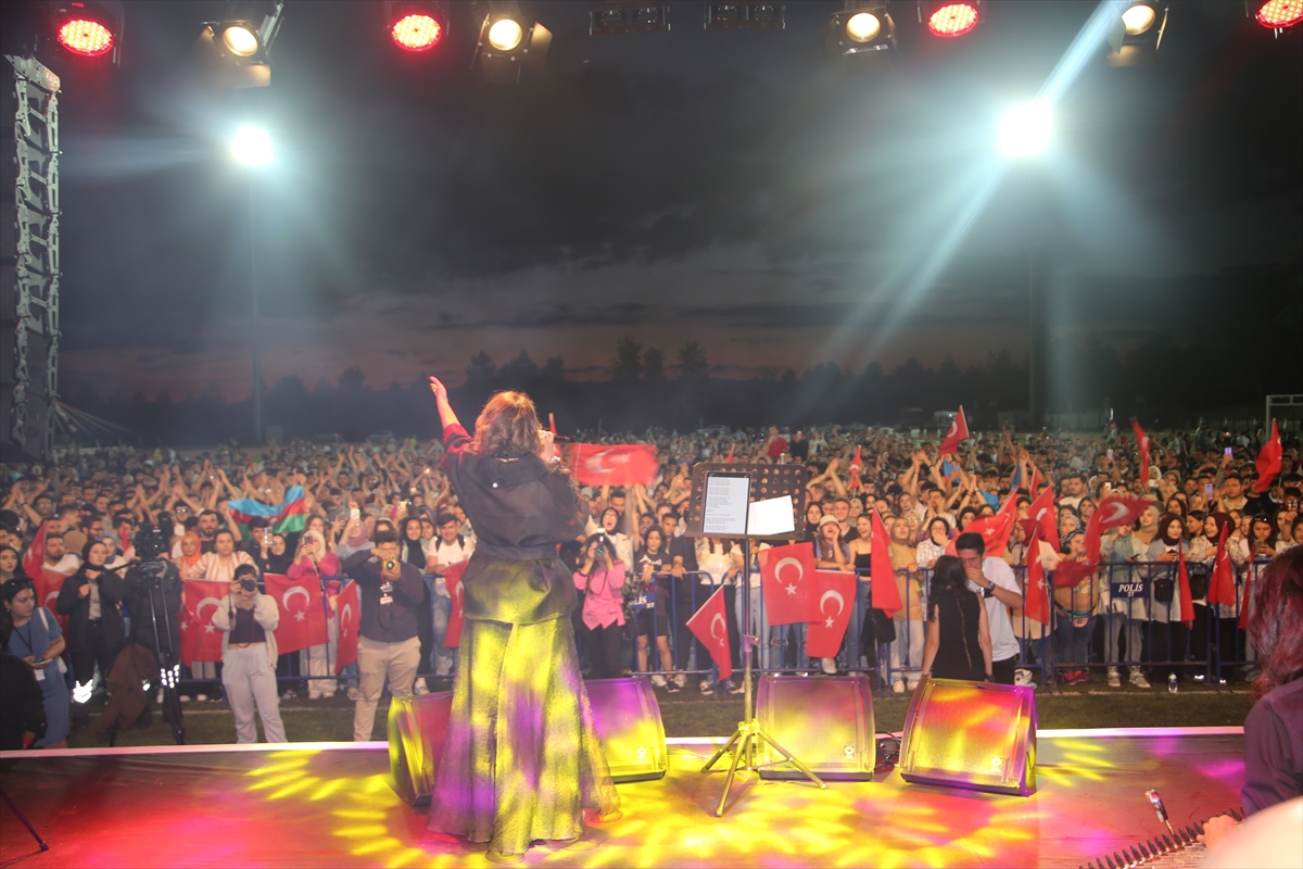 Azerbaycanlı sanatçı Azerin, Kastamonu'da konser verdi