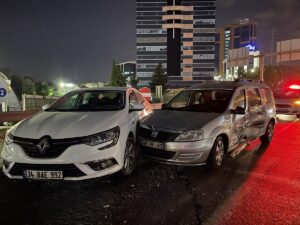 İSTANBUL (AA) – TEM Otoyolu Bağcılar İSTOÇ mevkisinde 4 aracın