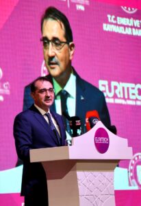 KOCAELİ (AA) – Enerji ve Tabii Kaynaklar Bakanı Fatih Dönmez,