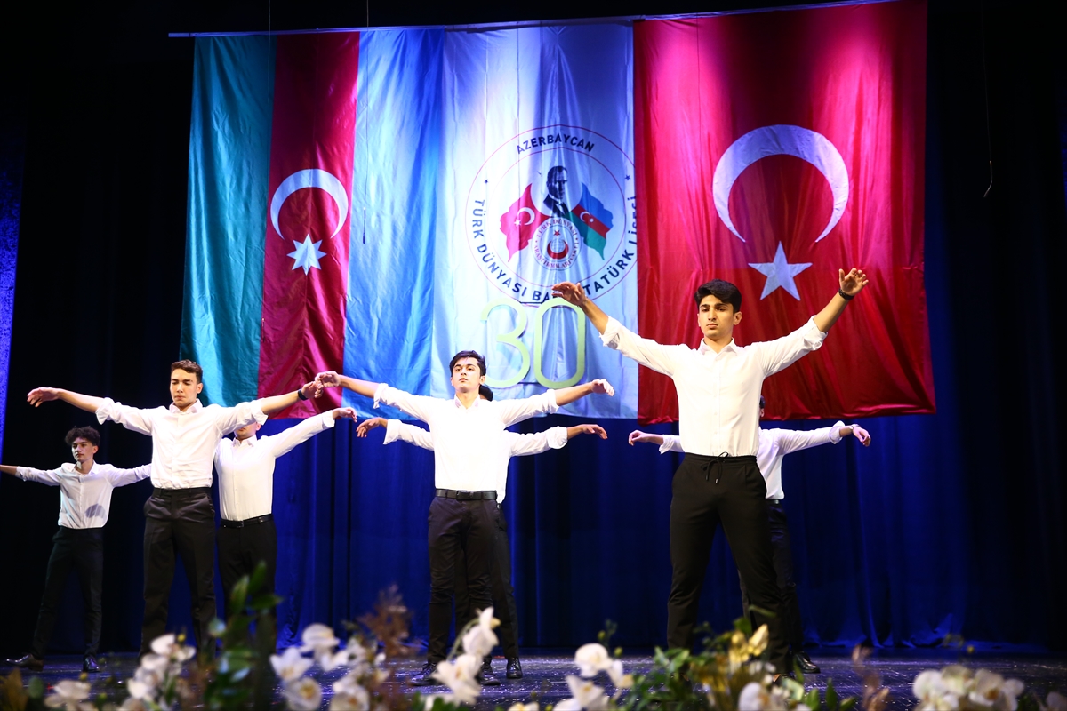 Bakü Atatürk Lisesi, 30. yıl mezunlarını uğurladı