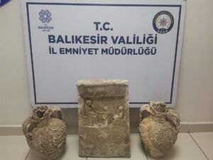 BALIKESİR (AA) – Balıkesir'in Bandırma ilçesinde, tarihi eser kaçakçılığı yaptığı