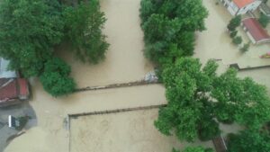 BARTIN (AA) – Bartın'da sağanak nedeniyle tarihi Kemerköprü su altında