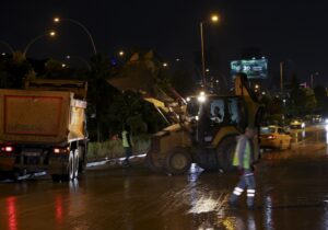 ANKARA (AA) – Başkentte akşam saatlerinde etkili olan sağanak yağışta