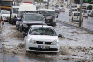 ANKARA (AA) – Ankara'da öğle saatlerinden sonra etkili olan sağanak,