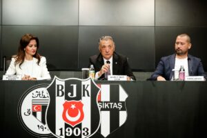 İSTANBUL (AA) – Beşiktaş Kulübü Başkanı Ahmet Nur Çebi, Hollandalı