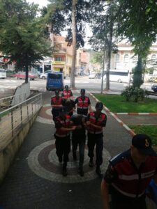 BİLECİK (AA) – Bilecik ve İstanbul'da düzenlenen telefonla dolandırıcılık operasyonunda