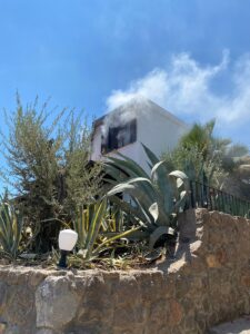 MUĞLA (AA) – Muğla'nın Bodrum ilçesinde, söndürülmeyen mumdan çıktığı belirlenen