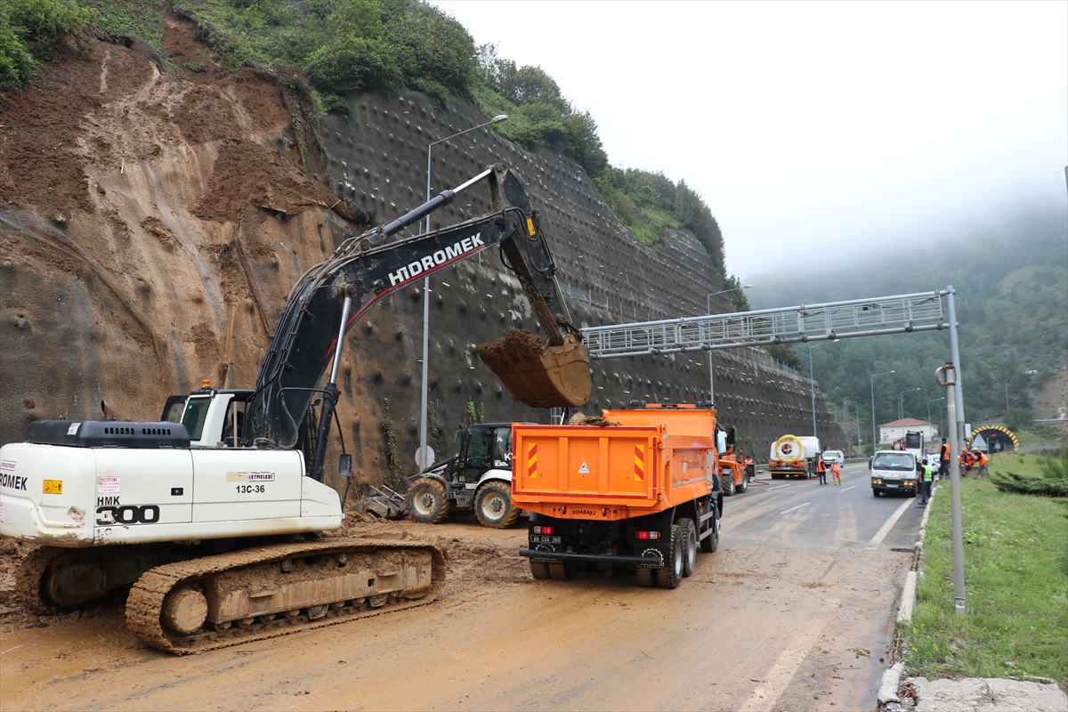 GÜNCELLEME – Bolu Dağı Tüneli İstanbul istikameti ulaşıma açıldı