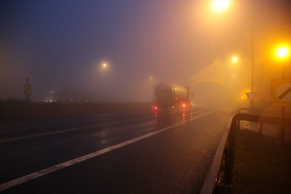 BOLU (AA) – Anadolu Otoyolu'nun Bolu Dağı Tüneli kesiminde etkili