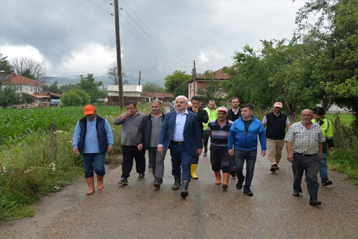 Bolu Valisi Kılıç, su taşkınından etkilenen bölgelerdeki çalışmaları inceledi: