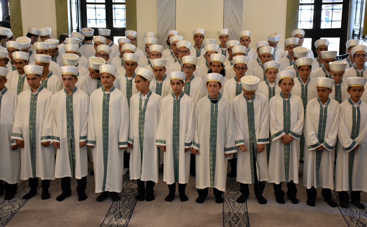 Bursa'da eğitimlerini tamamlayan 76 hafız için icazet töreni düzenlendi