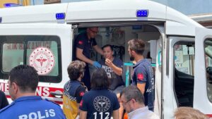 BURSA (AA) – Bursa'da evde çıkan yangında dumandan etkilenen 3