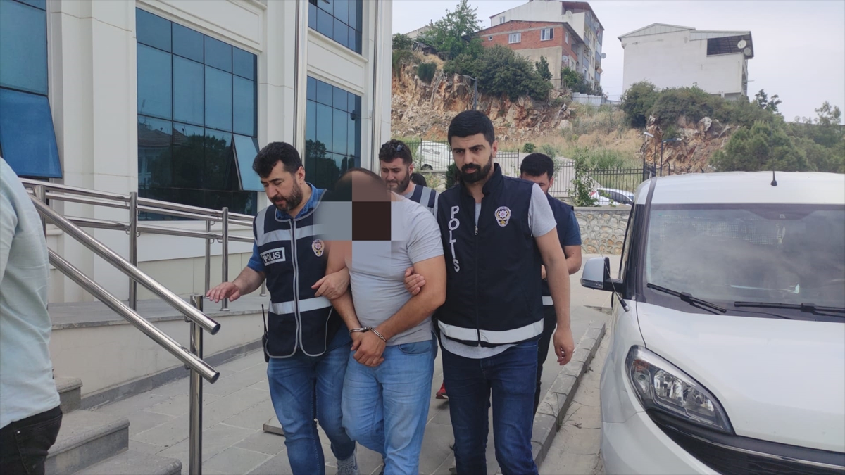 Bursa'da uyuşturucu operasyonunda yakalanan zanlılardan 2'si tutuklandı