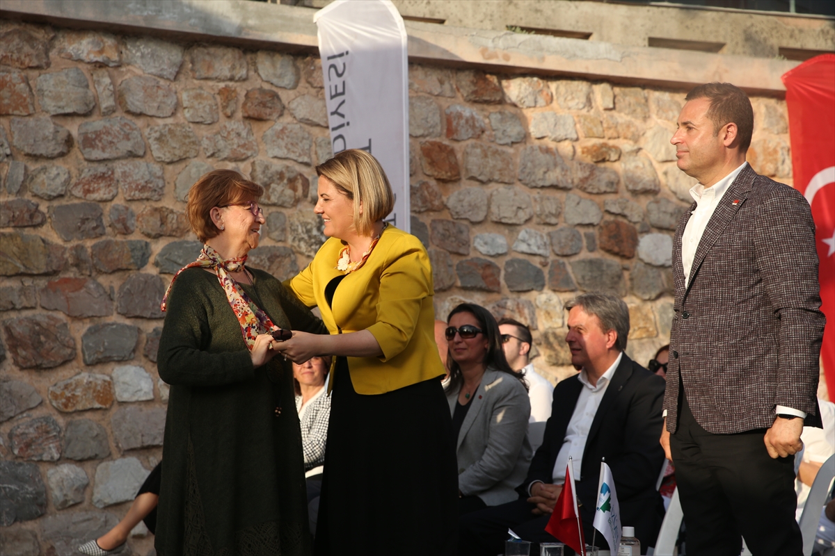 CHP'li Ahmet Akın, Kocaeli'de şiir ve edebiyat evi açılışına katıldı
